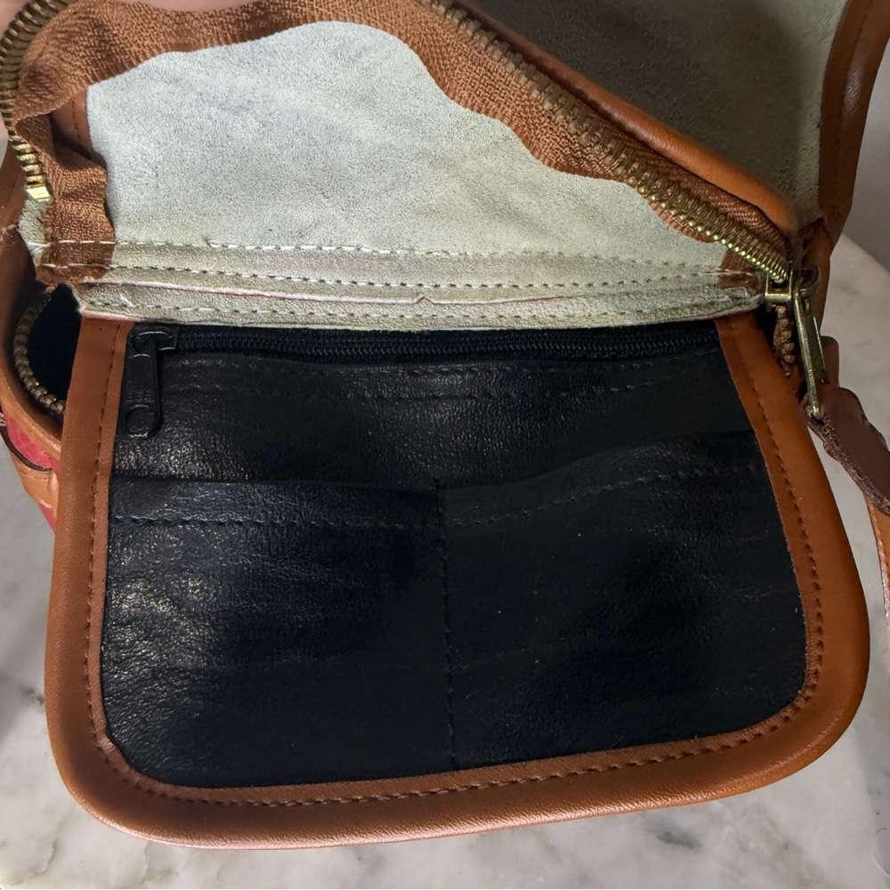Dooney & Bourke Vintage Tack Bag Leather Red Tan Crossbody Pre Tag - Picture 9 of 9